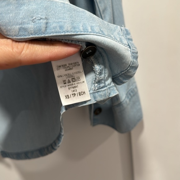 Splendid Chambray button down - Picture 3 of 4